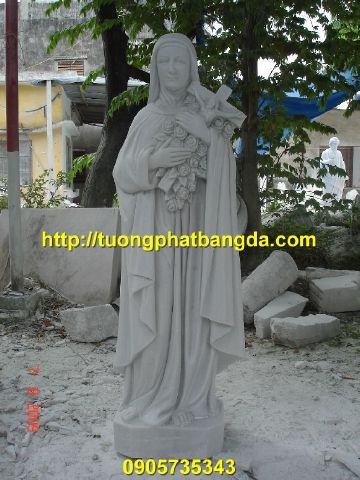 Tượng mẹ Maria bằng đá nguyên khối 1